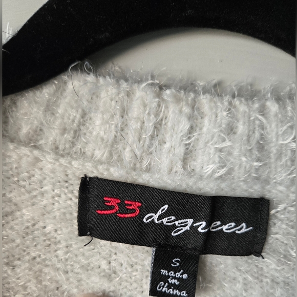 33 Degrees Fuzzy Snowflake Cardigan Christmas Sweater – Small – White & Gold - Picture 5 of 7